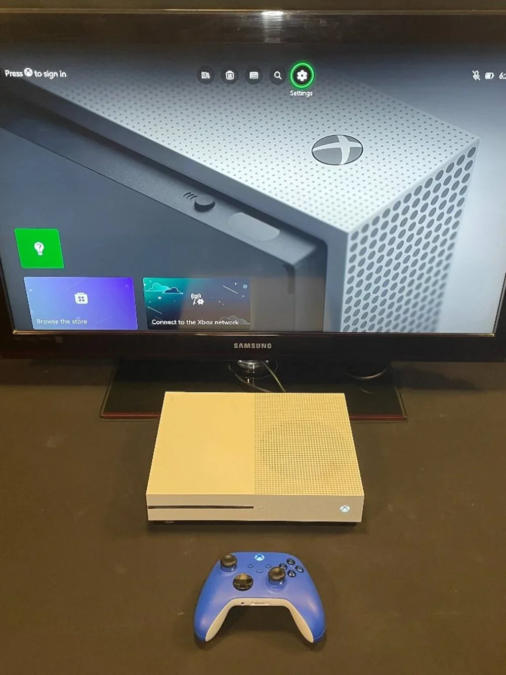 Xbox One S With Blue Controller